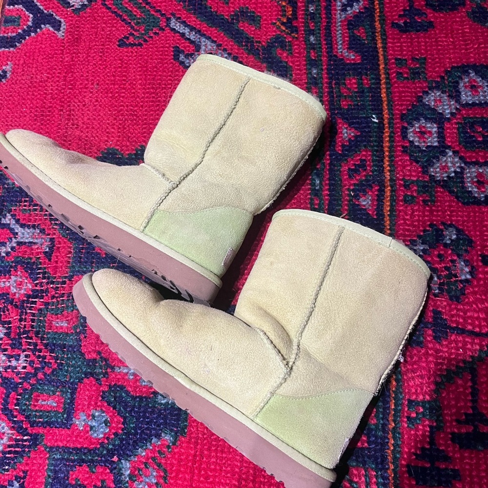 Women’s Ugg boots fits size 8.5